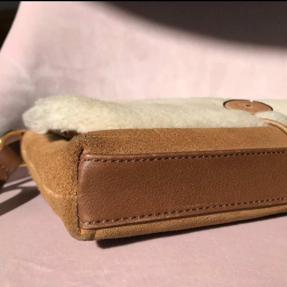❤️SOLD❤️UGG Shearing / Suede Crossbody Bag - Picture 9 of 9